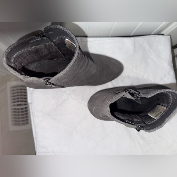 Waterproof Blondo Gray Heeled Boots with Sleek Design from Naturalizer - Picture 5 of 8